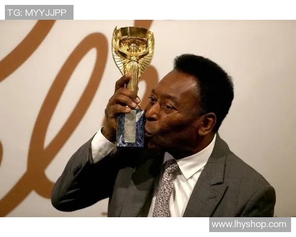 当前全球足坛最受关注的明星球员及其成就分析